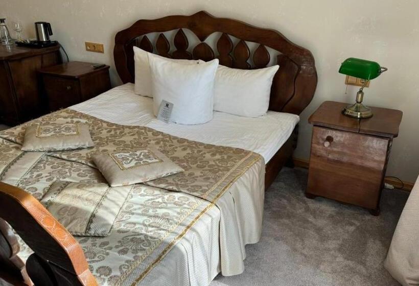 Stara Pravda Hotel   History