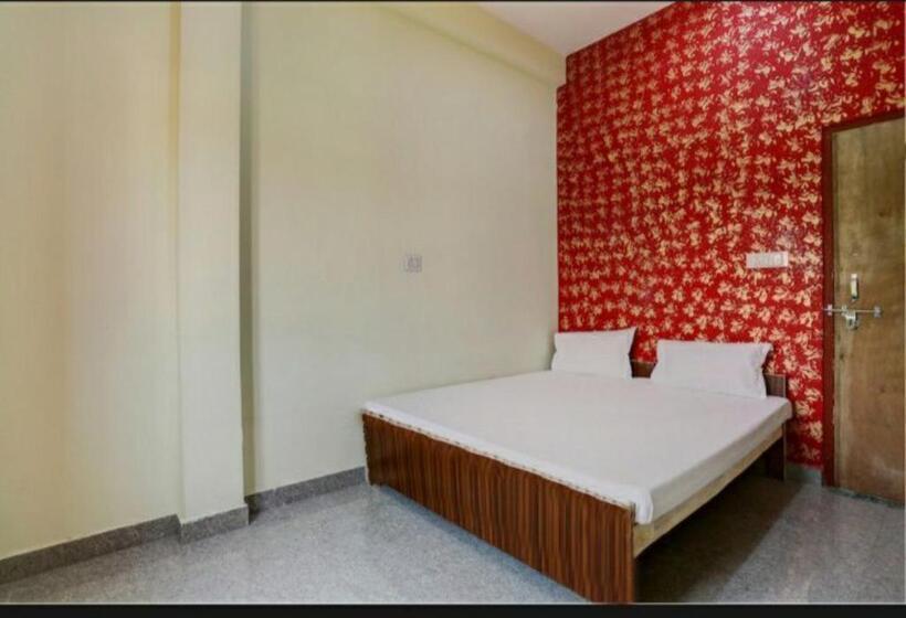 Goroomgo Hotel M J Agra Near Taj Mahal 950m