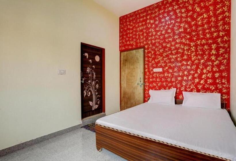 Goroomgo Hotel M J Agra Near Taj Mahal 950m