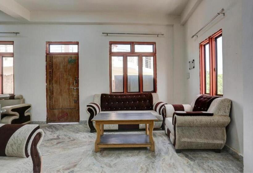 Goroomgo Hotel M J Agra Near Taj Mahal 950m