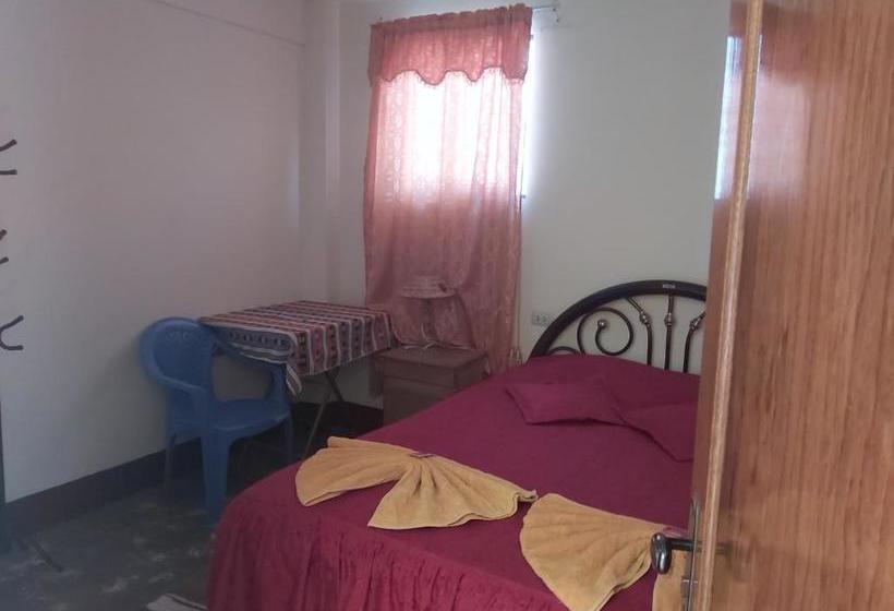 هاستل Hostal Salares