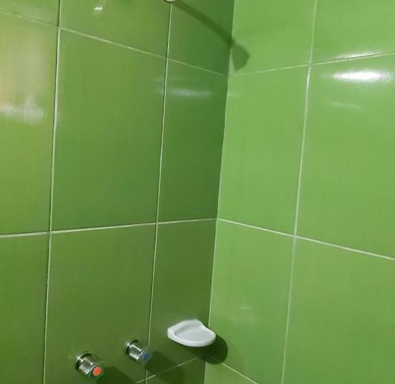 هاستل Hostal Salares