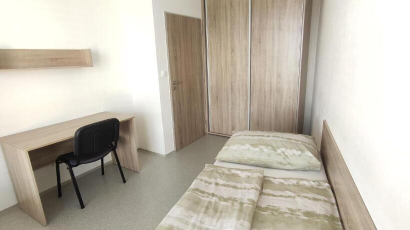 旅馆 Ubytovací Zařízení Koleje Pedagog