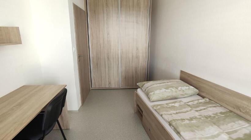 旅馆 Ubytovací Zařízení Koleje Pedagog