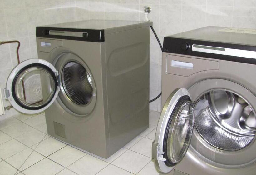 هاستل University