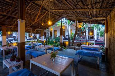 Arugambay Resort