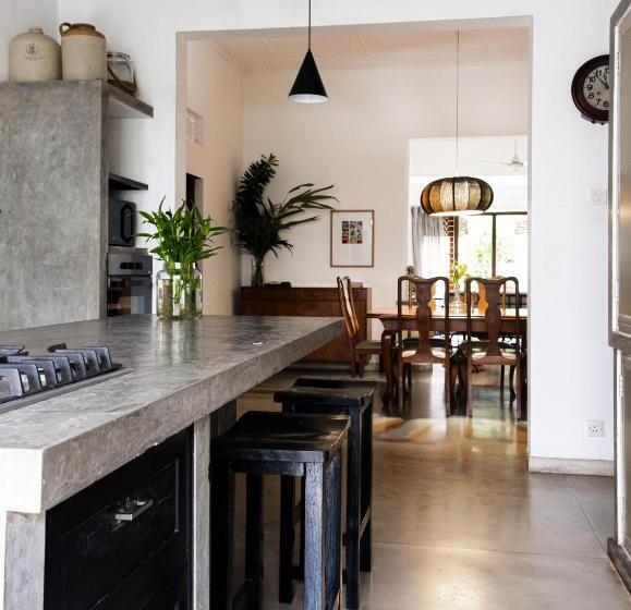 Bed and Breakfast 27 Spathodea Oasis In The City