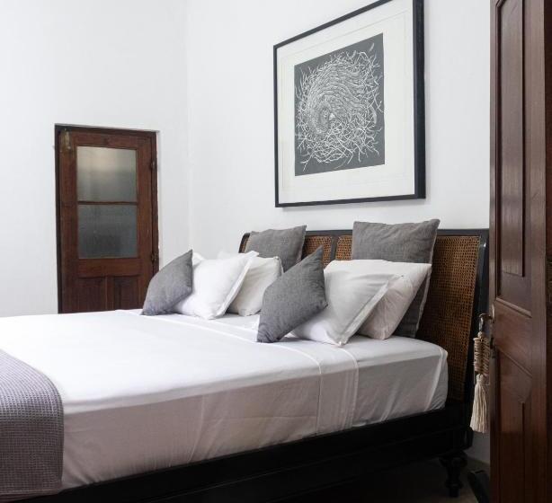 Bed and Breakfast 27 Spathodea Oasis In The City