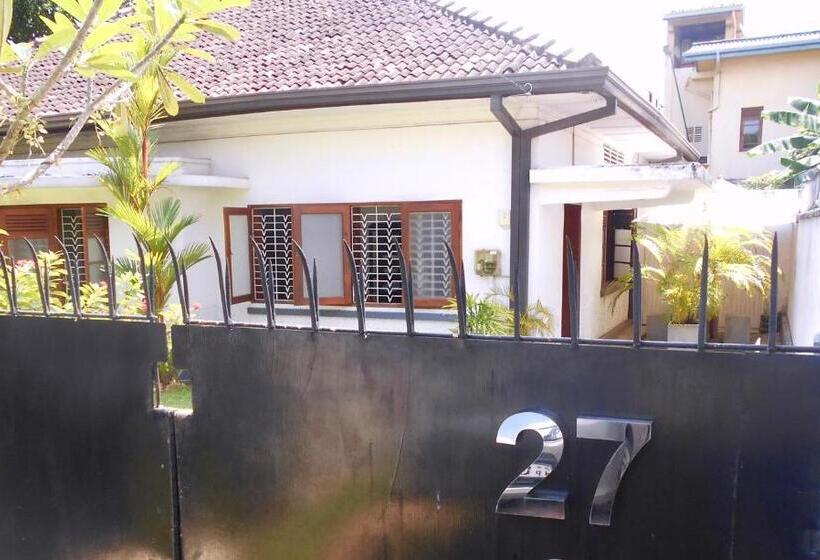 Bed and Breakfast 27 Spathodea Oasis In The City