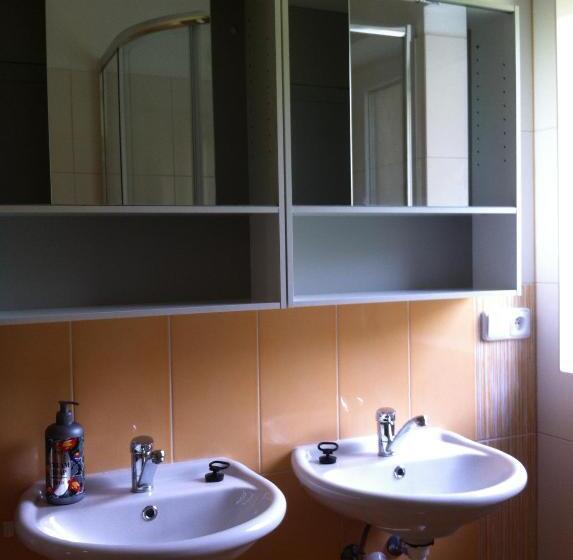 تختخواب و صبحانه Previt Janek