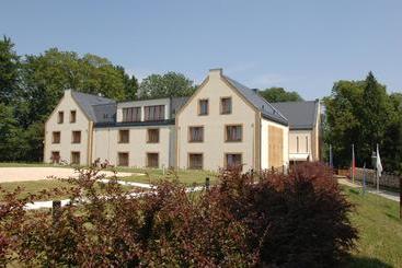 Ea Zámecký Hotel Sychrov