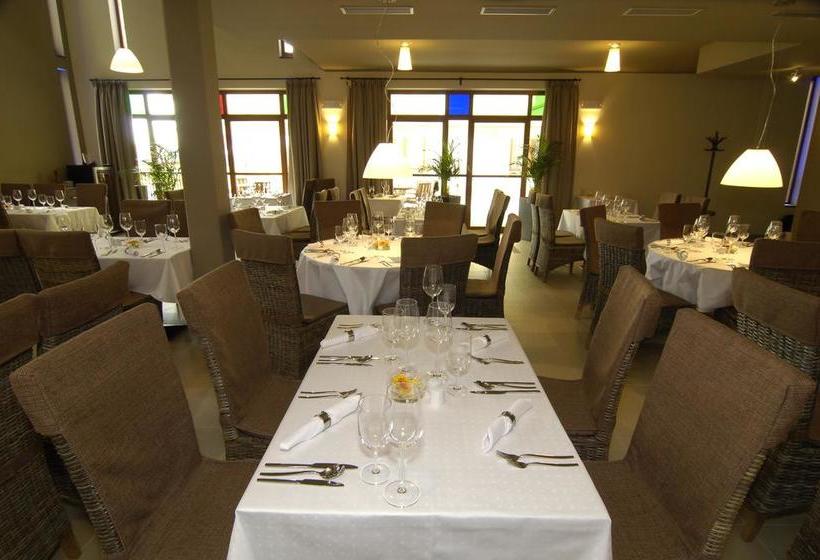 Ea Zámecký Hotel Sychrov