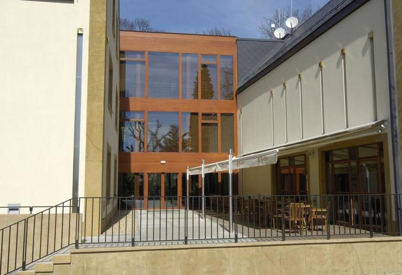 Ea Zámecký Hotel Sychrov
