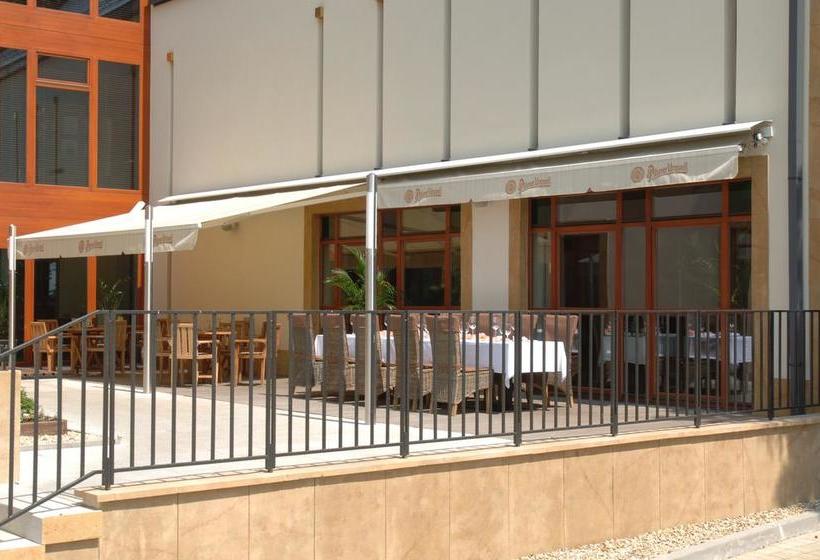 Ea Zámecký Hotel Sychrov