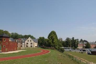 Ea Zámecký Hotel Sychrov