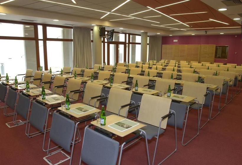 Ea Zámecký Hotel Sychrov