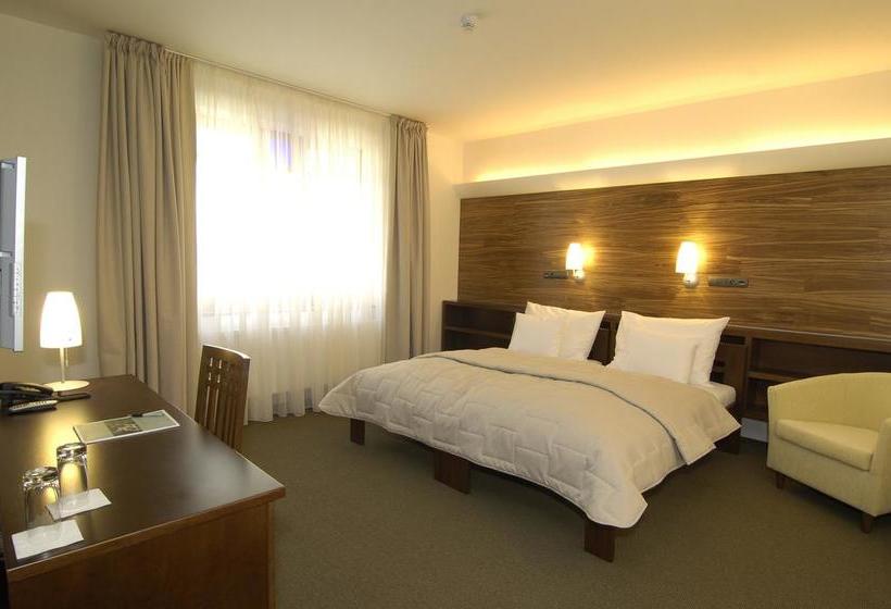 Ea Zámecký Hotel Sychrov