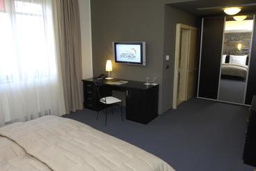 Ea Zámecký Hotel Sychrov