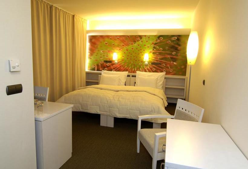 Ea Zámecký Hotel Sychrov