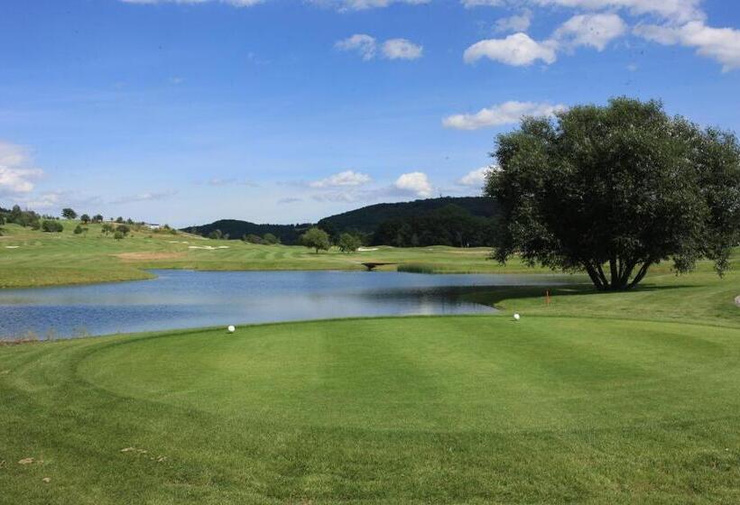 هتل Beroun Golf Club