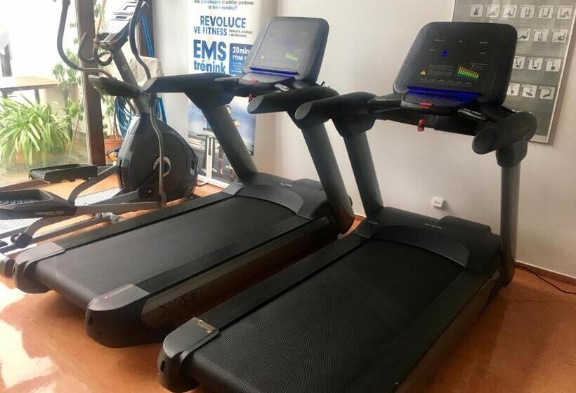 هتل Beroun Golf Club