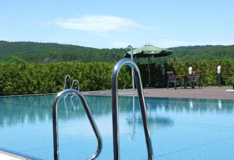 هتل Beroun Golf Club