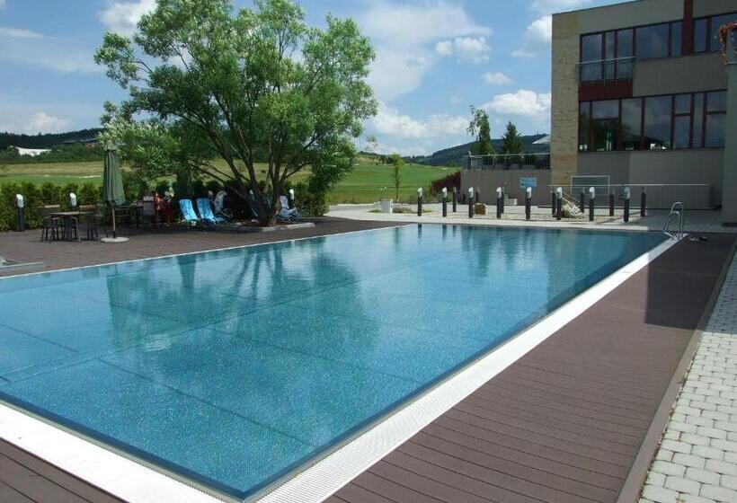 هتل Beroun Golf Club