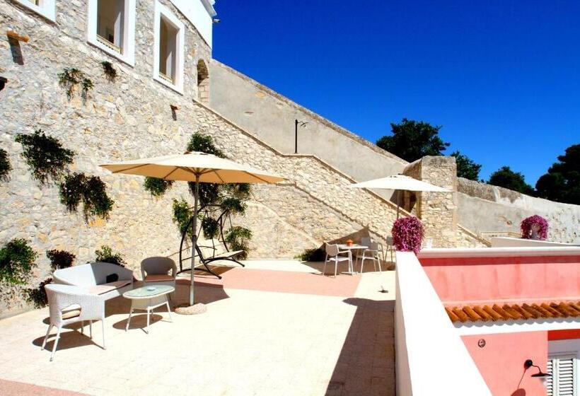 هتل Boutique Il Castellino Relais