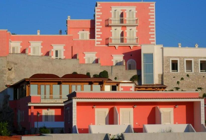 هتل Boutique Il Castellino Relais