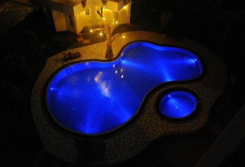 Отель East Lagoon