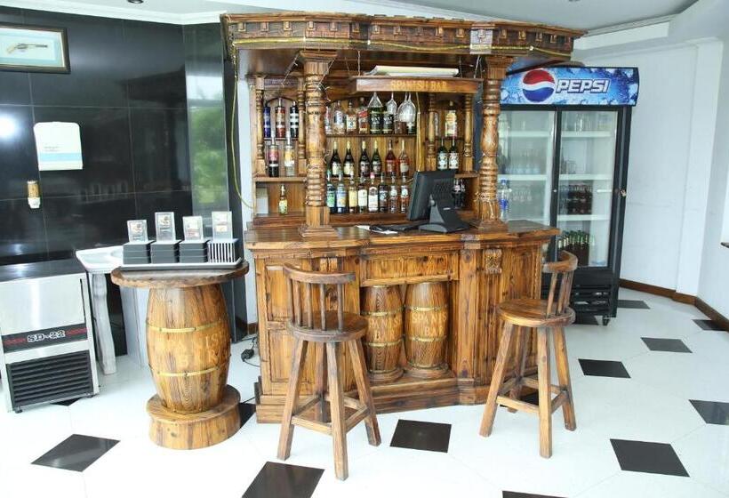 Отель East Lagoon