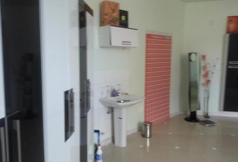 هتل Eden by Bluebay