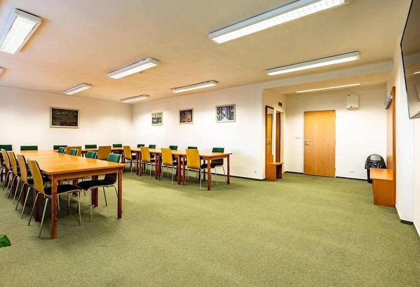 ホテル Garni Všb