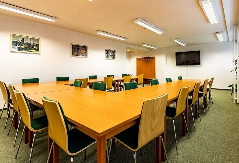 ホテル Garni Všb