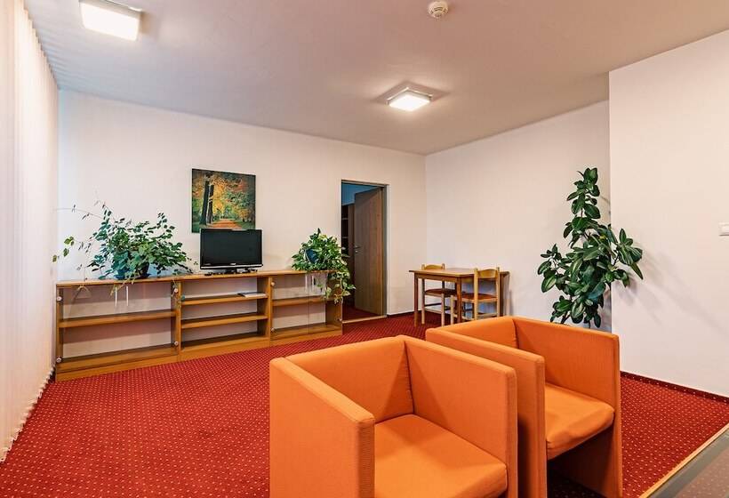 ホテル Garni Všb