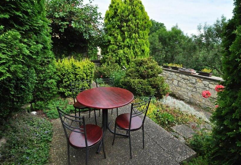 בית מלון כפרי Na Hradbách