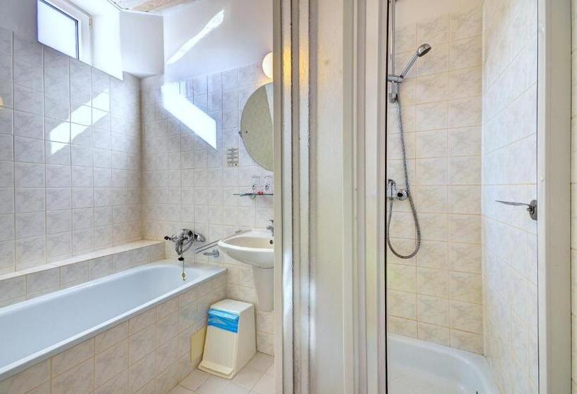 בית מלון כפרי Pizzeria Istria