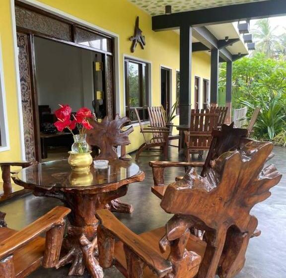 Отель Solomon Beach