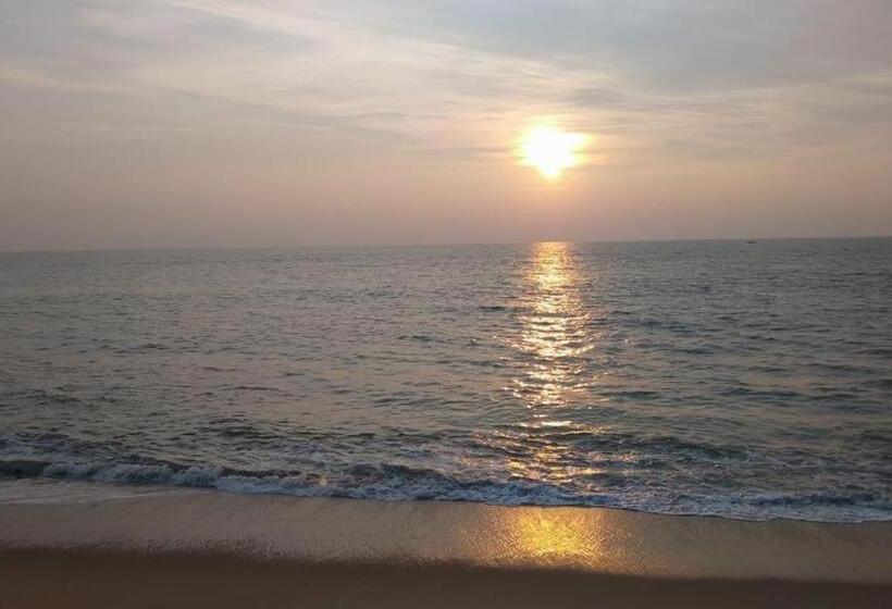 Отель Solomon Beach