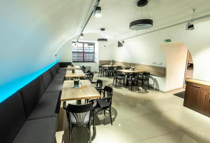 ホテル Třebovská Restaurace