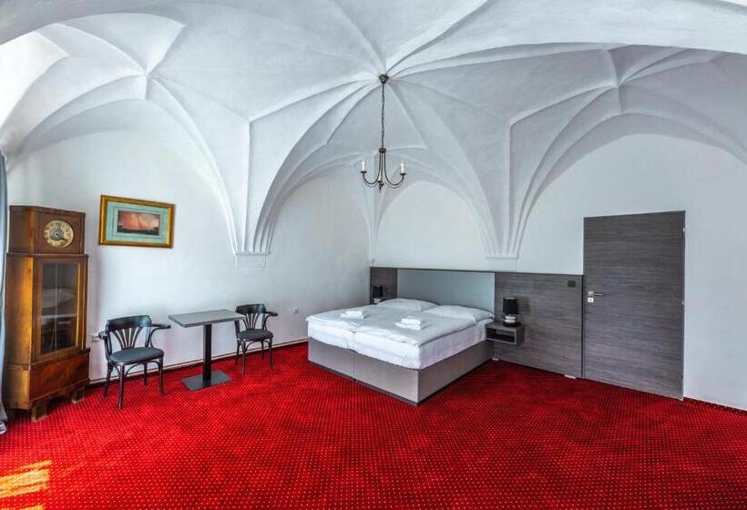 ホテル Třebovská Restaurace