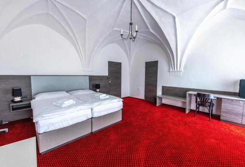 ホテル Třebovská Restaurace