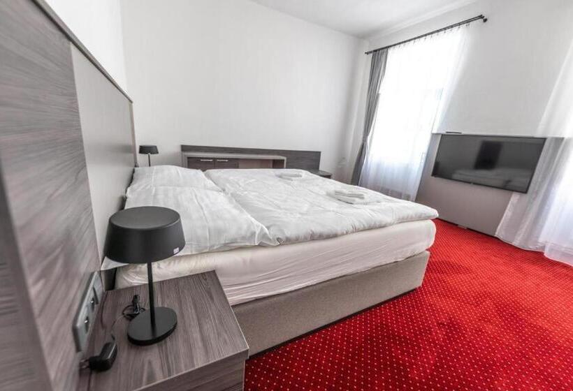 ホテル Třebovská Restaurace