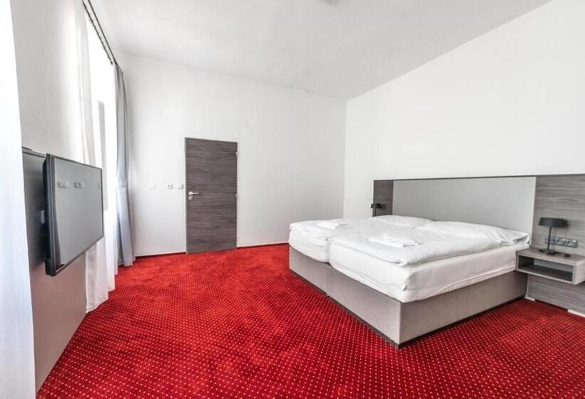 ホテル Třebovská Restaurace