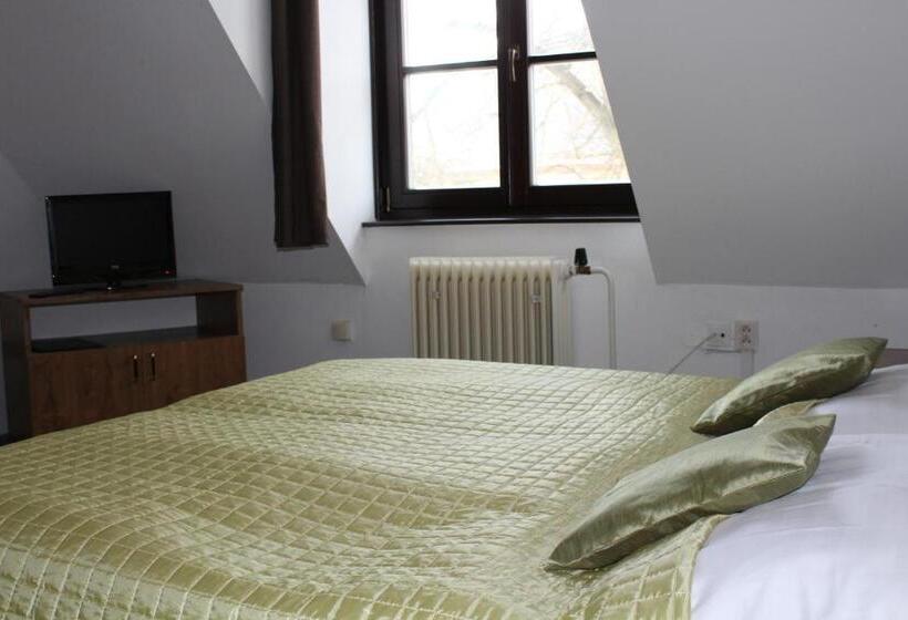 בית מלון כפרי U Apoštola