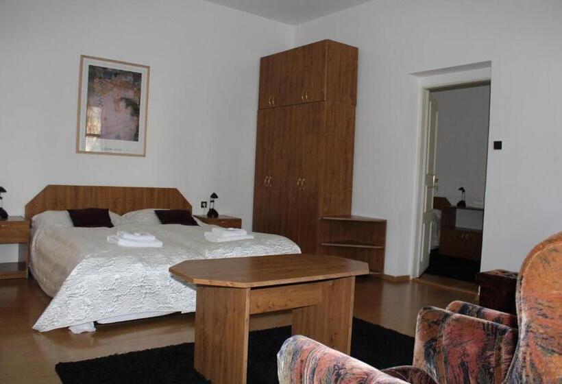 בית מלון כפרי U Apoštola