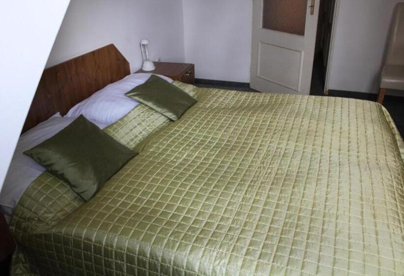 בית מלון כפרי U Apoštola