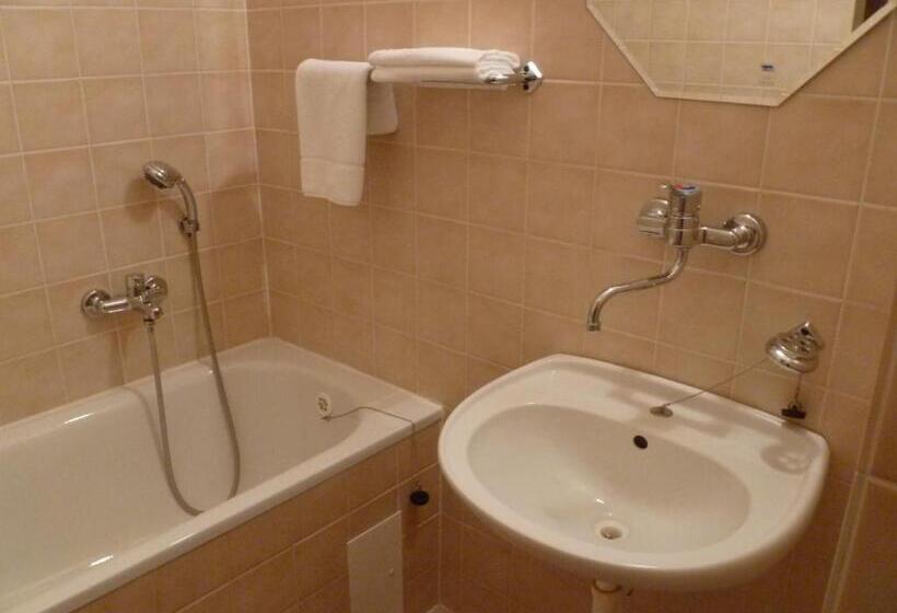 בית מלון כפרי U Apoštola