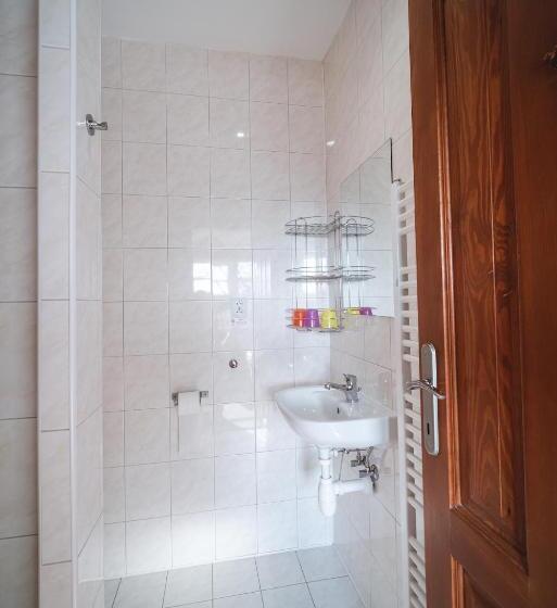 בית מלון כפרי Večernice