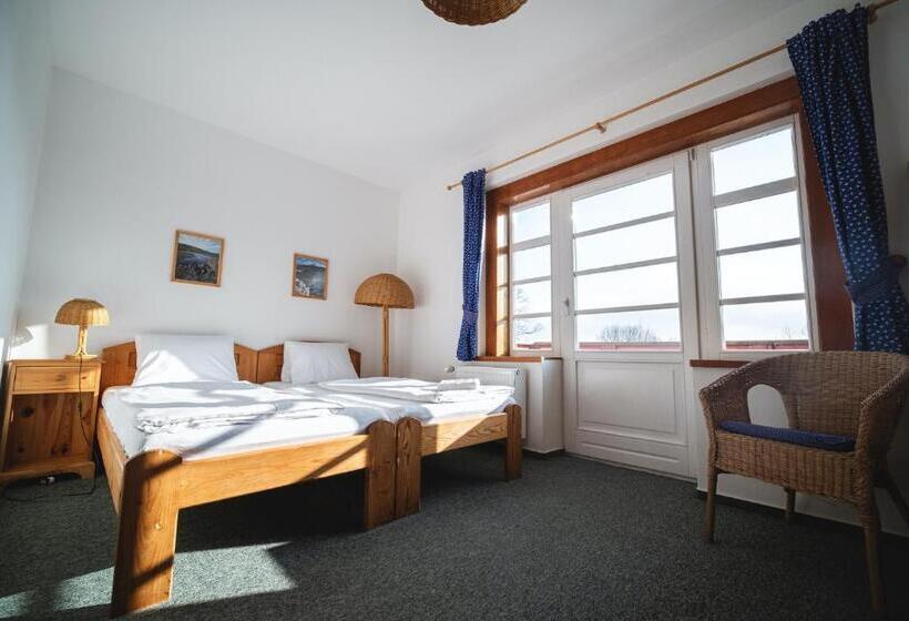 בית מלון כפרי Večernice